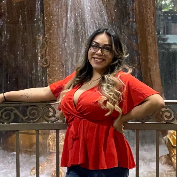 Meet your Posher, Lizz - Picture 1 of 1